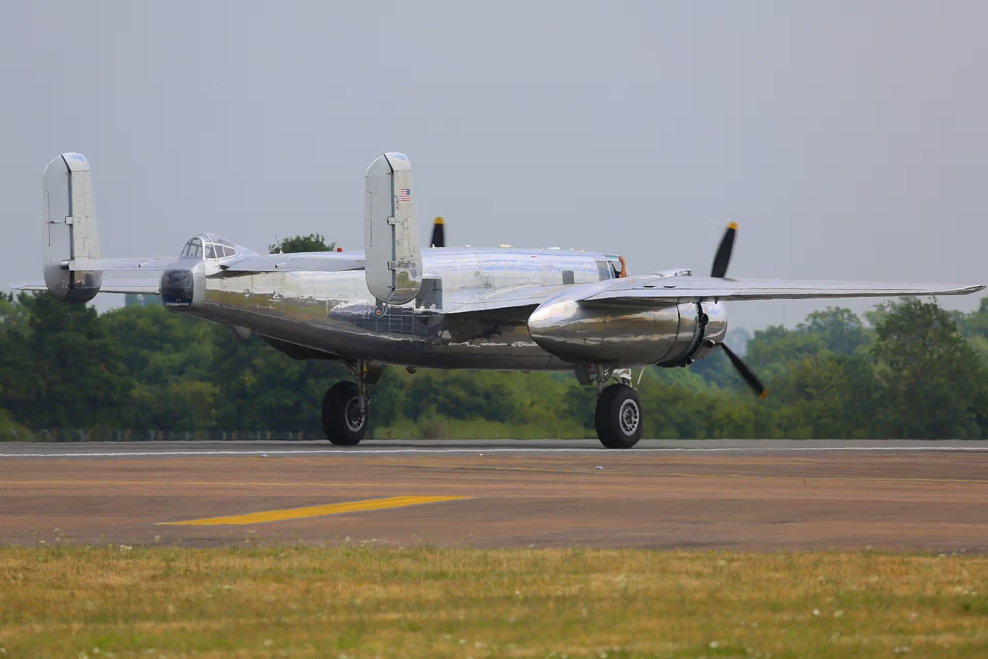 Unidentified — Twin-engine aircraft