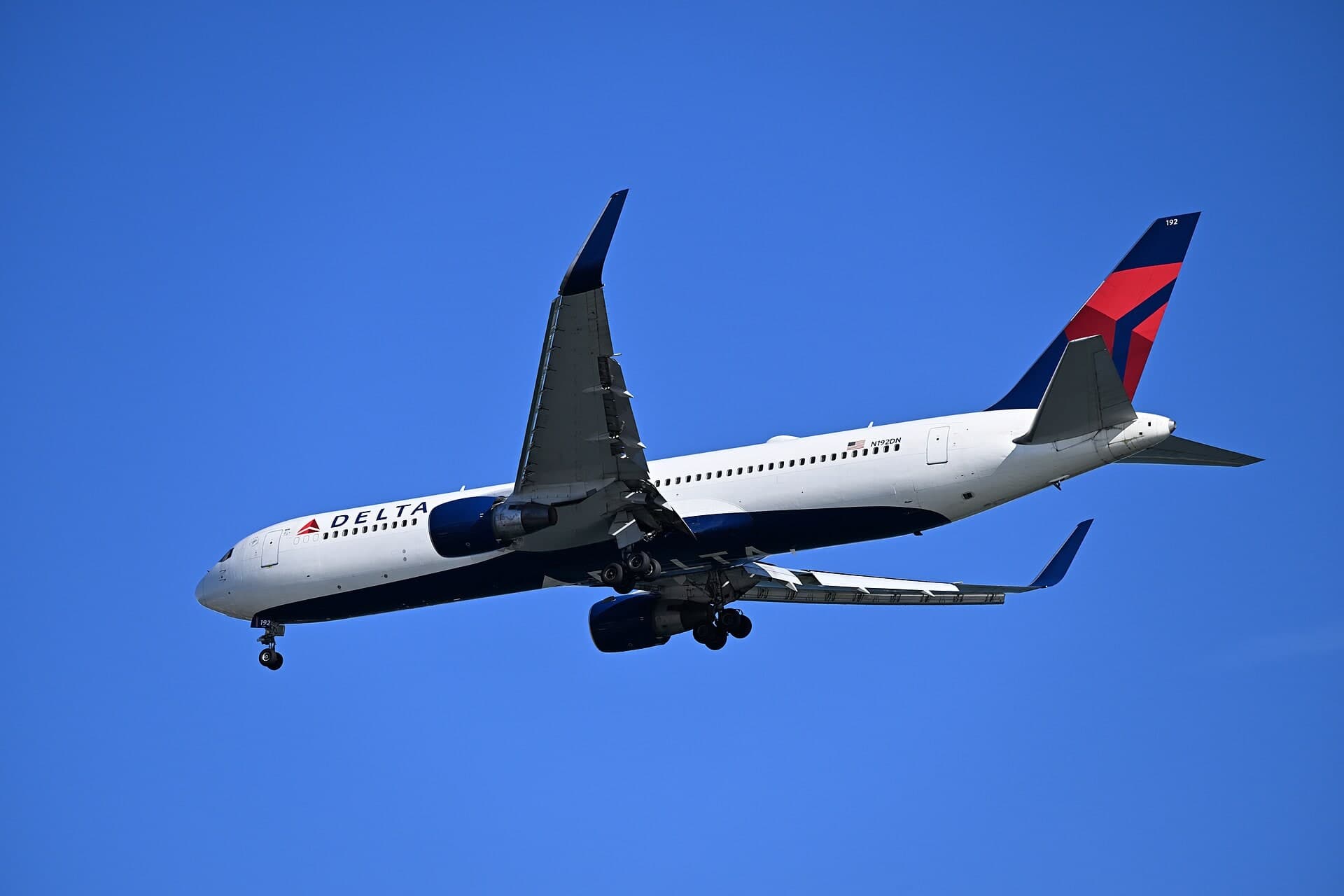 N192DN — Twin-engine aircraft