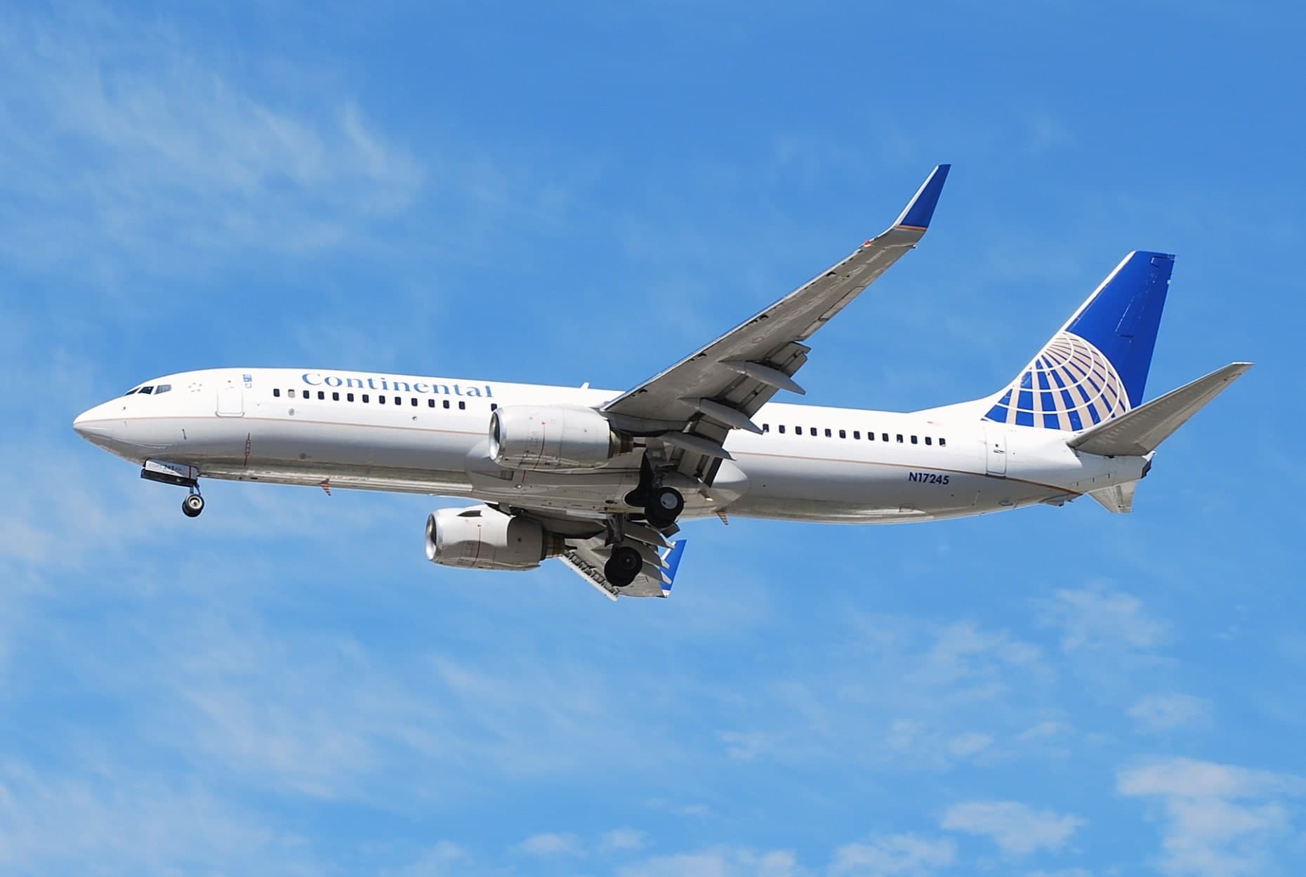 N17245 — Twin-engine aircraft