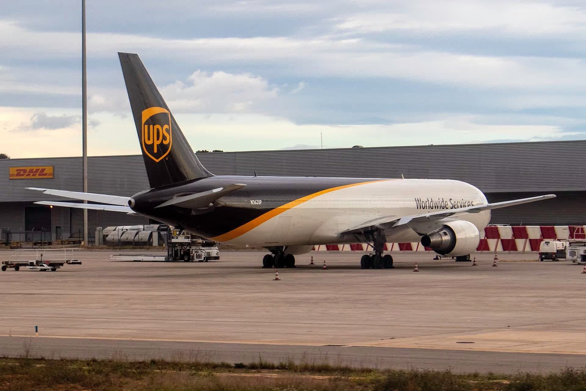 N362UP — Twin-engine aircraft
