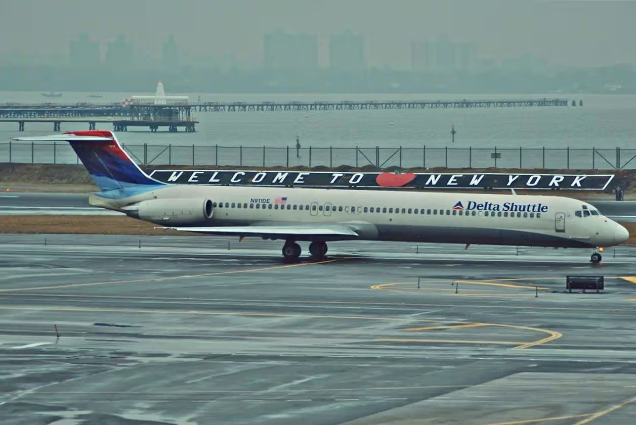 N916DE — Douglas