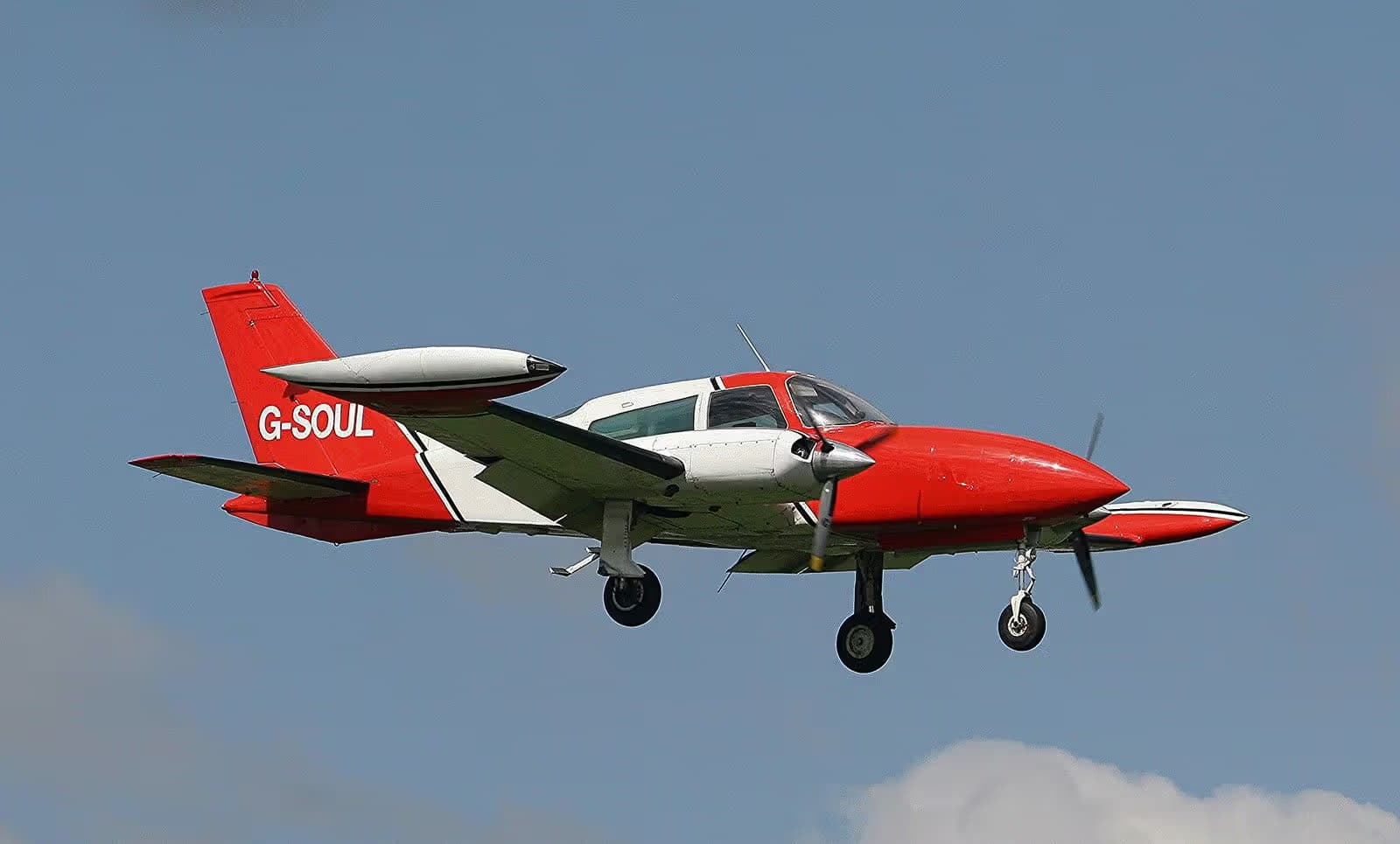 G-SOUL — Twin-engine aircraft