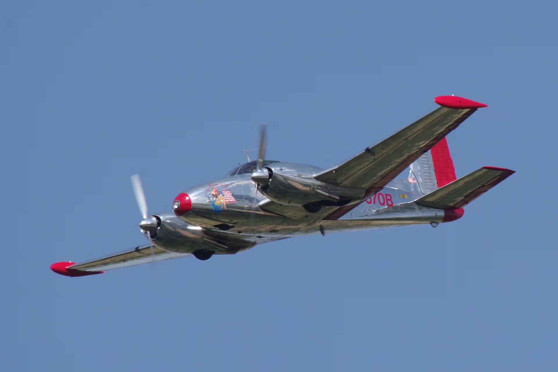 N3670B — Twin-engine aircraft