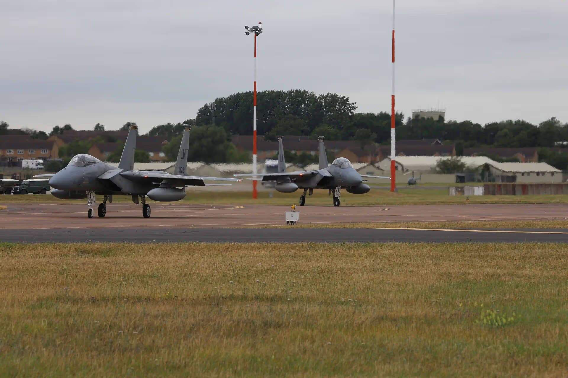 Unidentified — Twin-engine aircraft