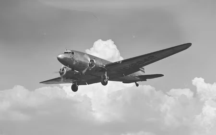 Unidentified — Twin-engine aircraft