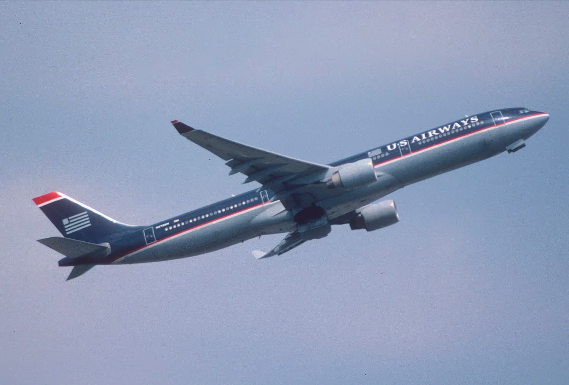 N672UW — Twin-engine aircraft