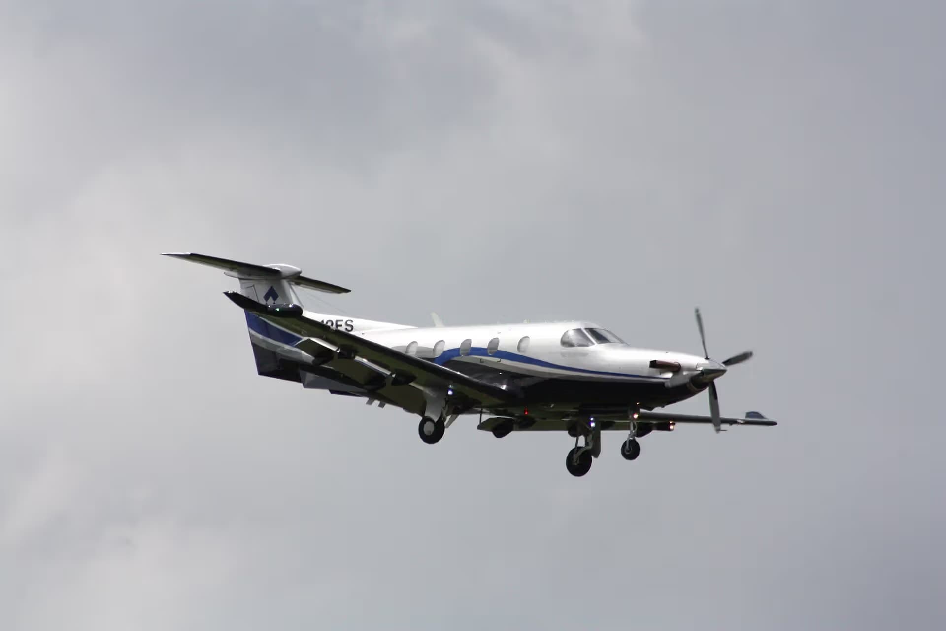 N325FS — Pilatus