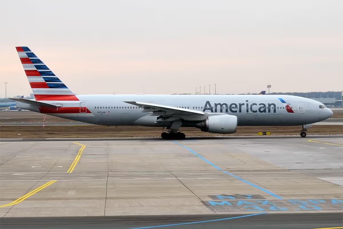 N792AN — Twin-engine aircraft