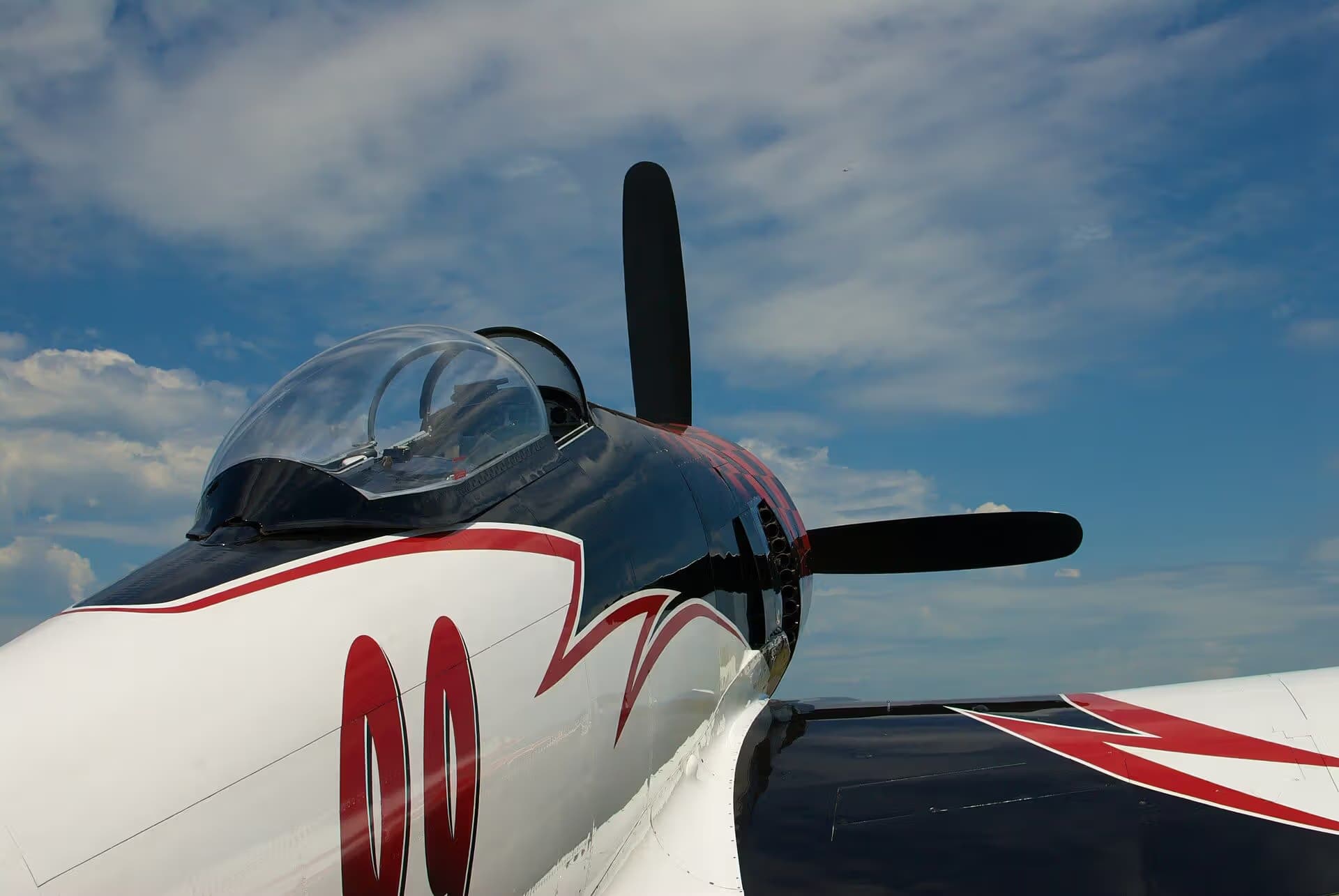 N62143 — Single-engine aircraft at Flying Cloud Airport