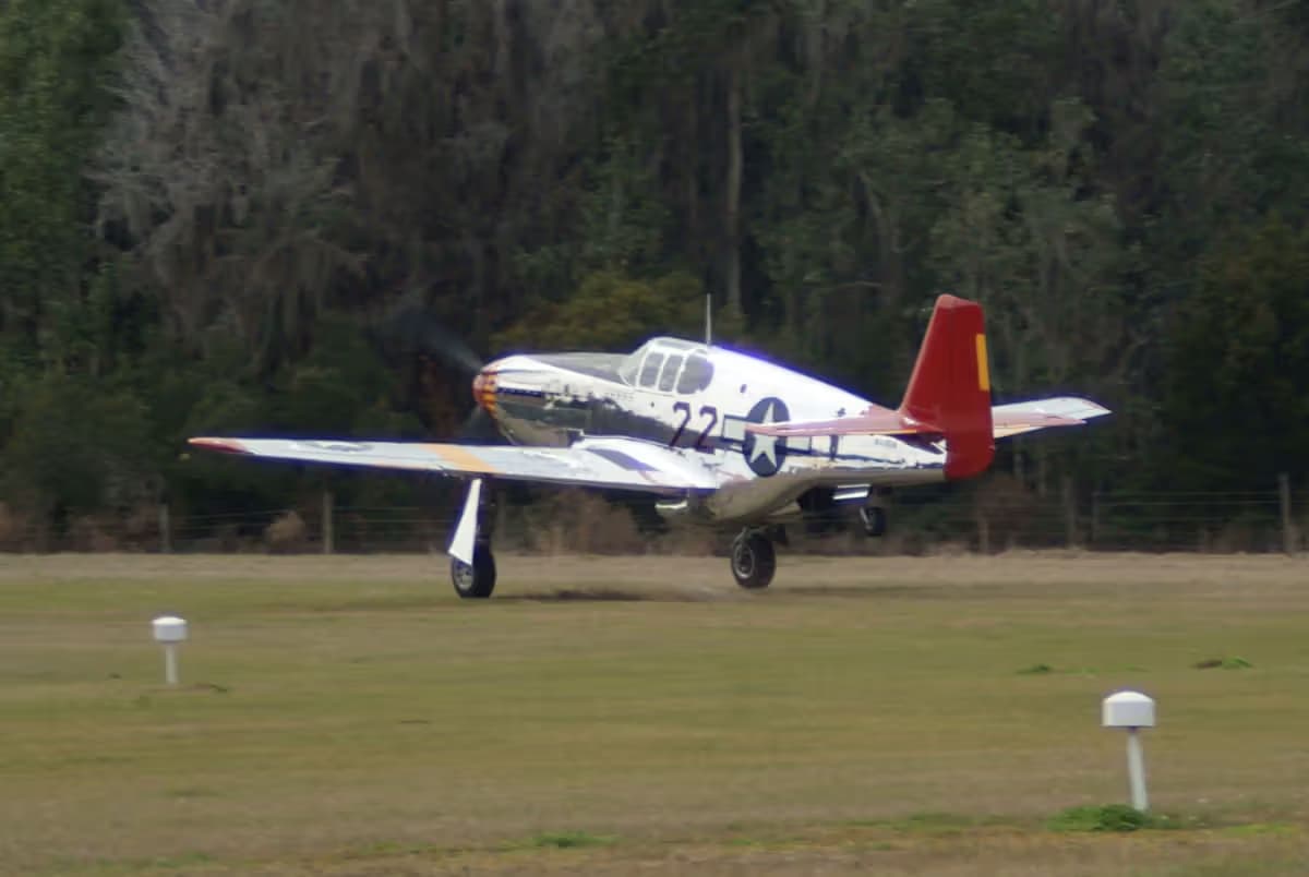 Unidentified — Single-engine aircraft