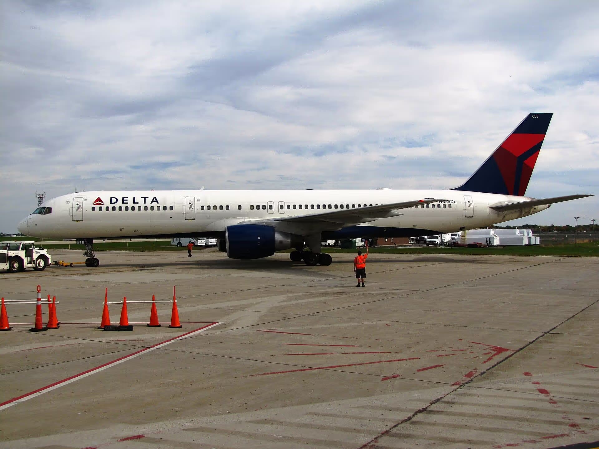 N655DL — Twin-engine aircraft