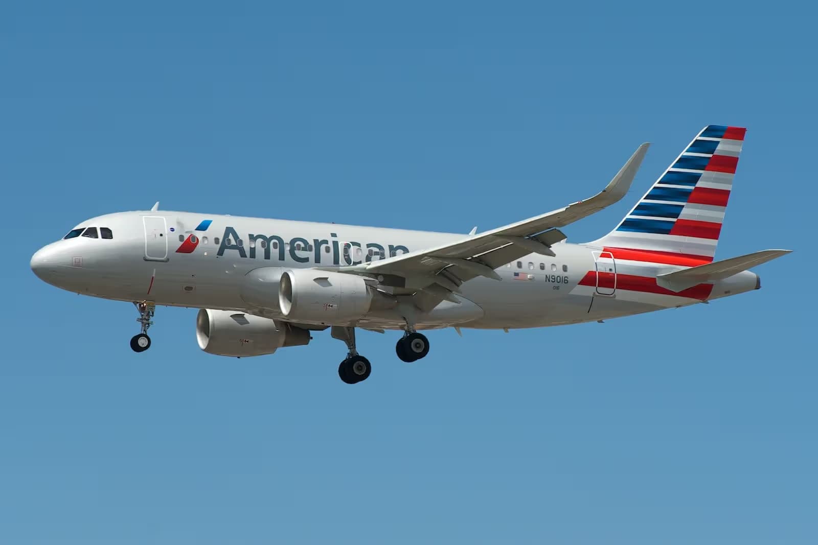 N9016 — Twin-engine aircraft