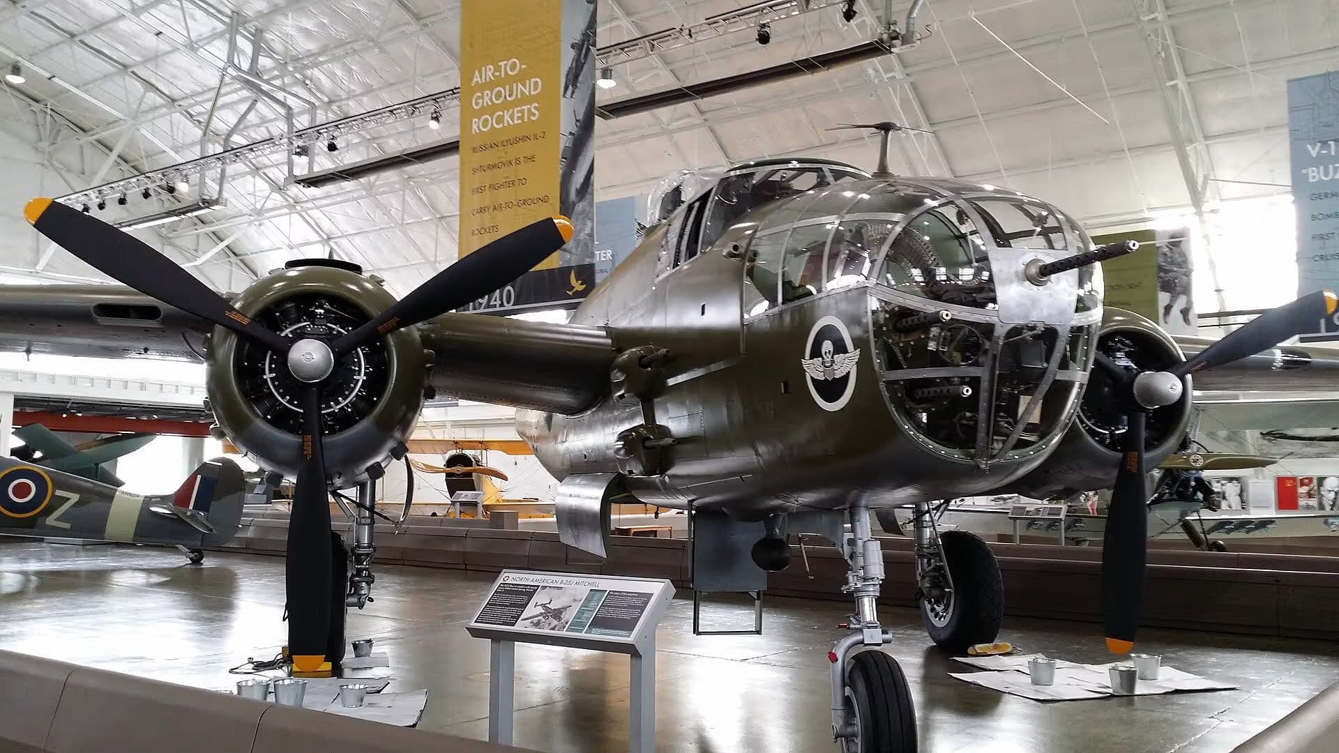 Unidentified — Twin-engine aircraft