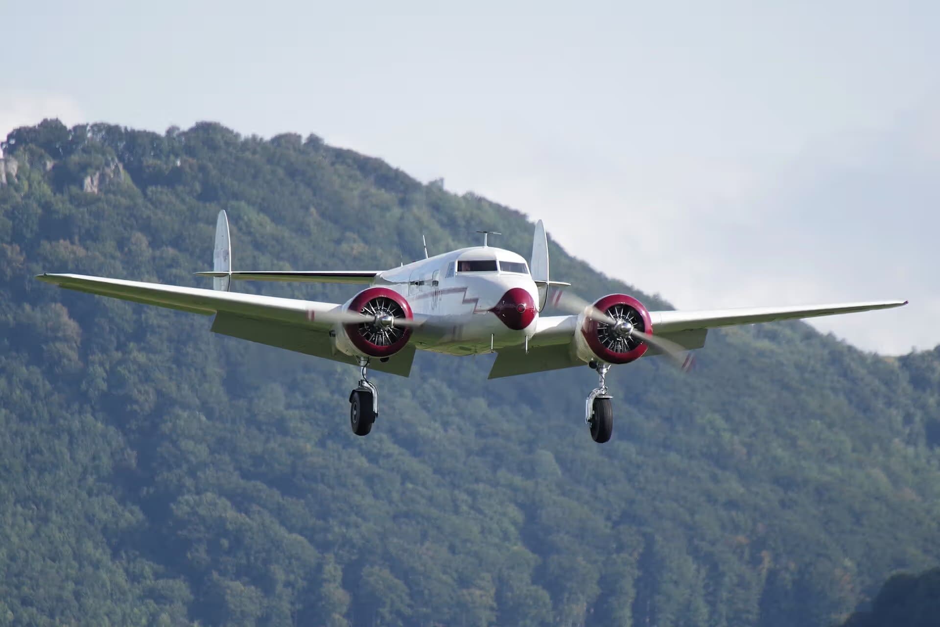 Unidentified — Twin-engine aircraft
