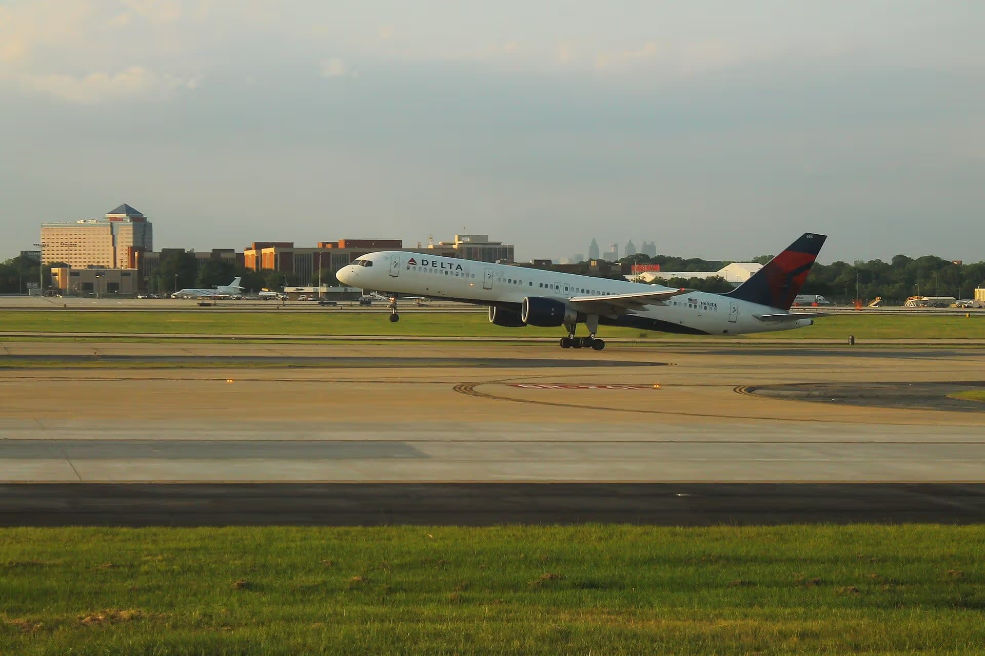 N698DL — Boeing