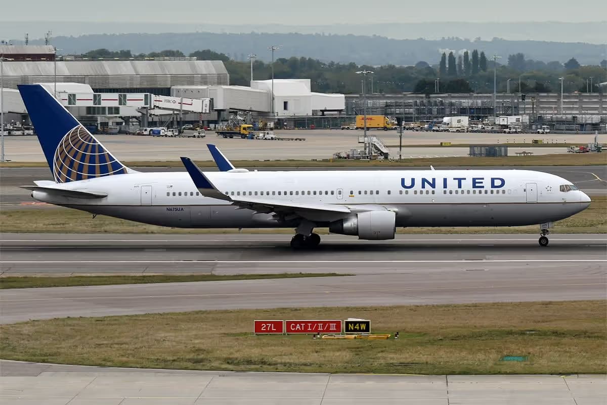 N675UA — Boeing