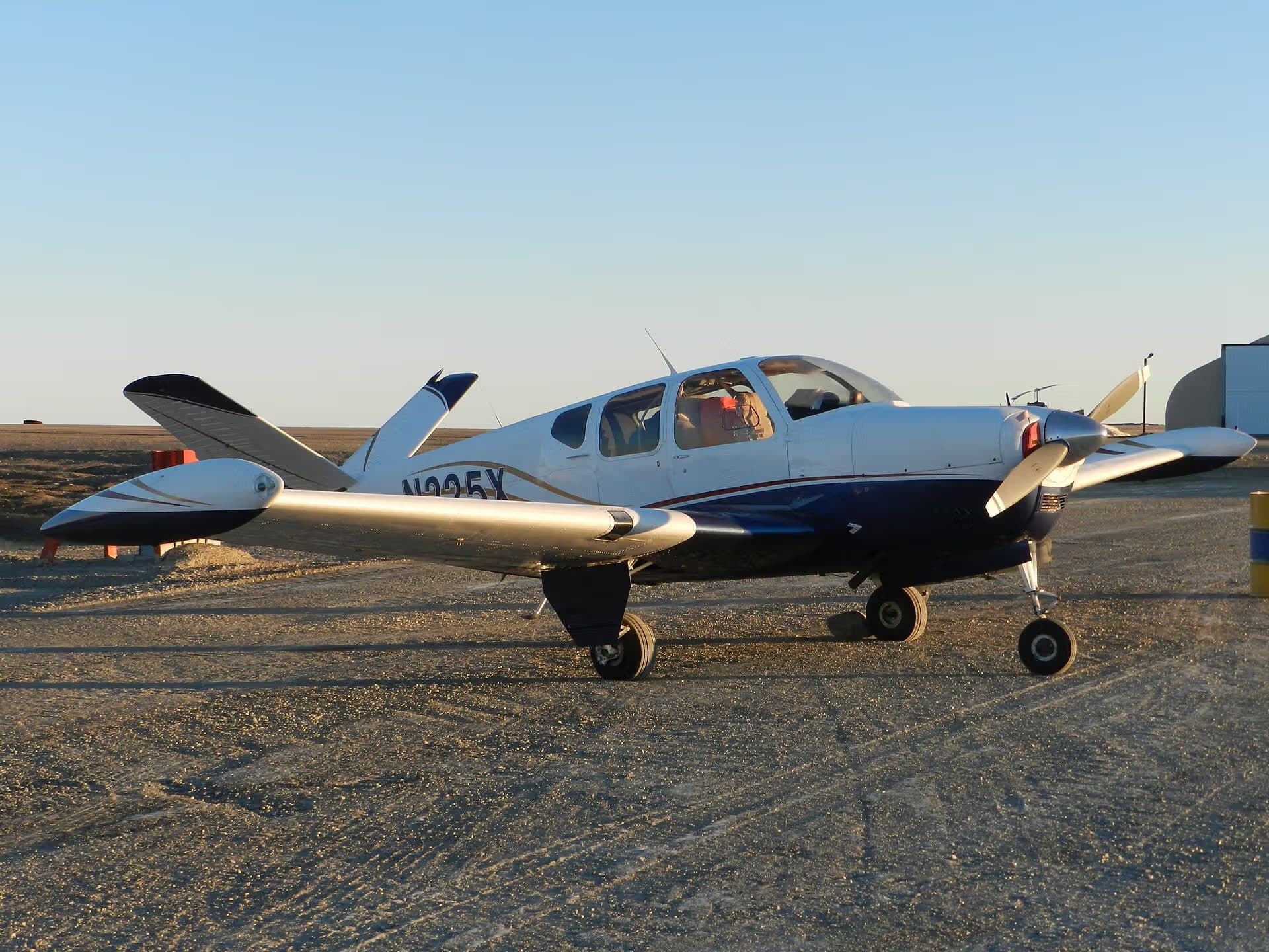N225X — Beechcraft at Cambridge Bay Airport