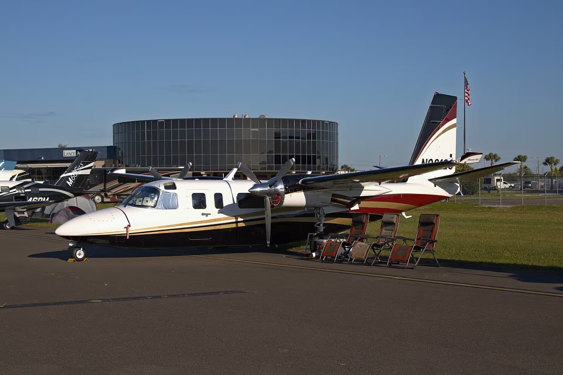 N9812S — Twin-engine aircraft