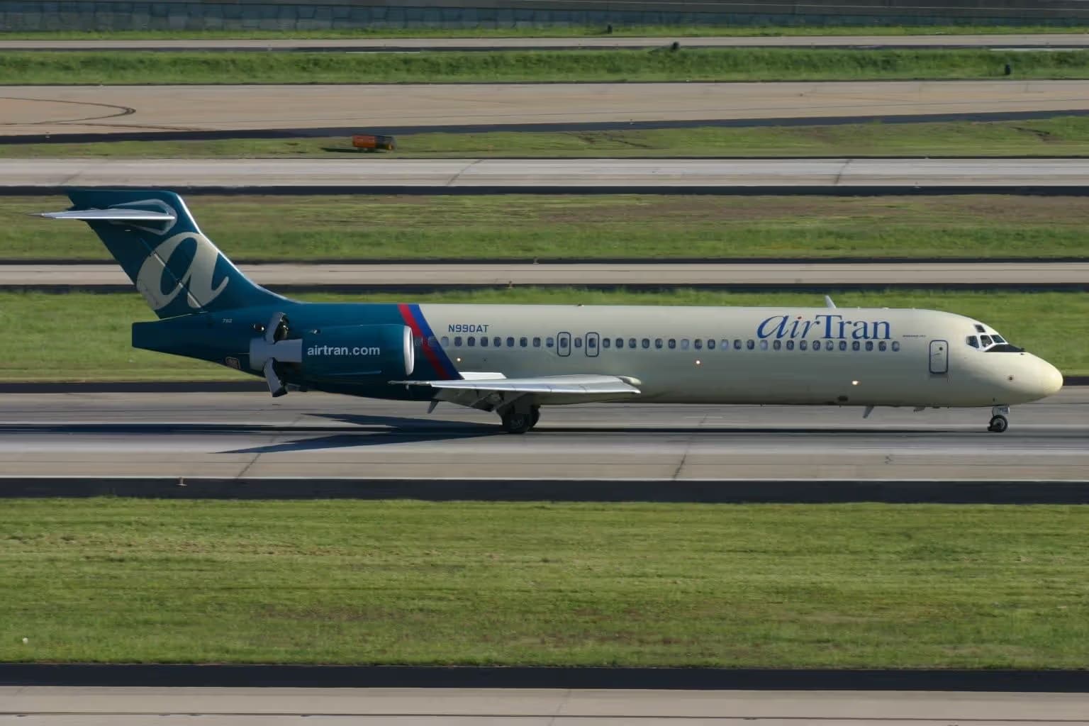 N990AT — Boeing