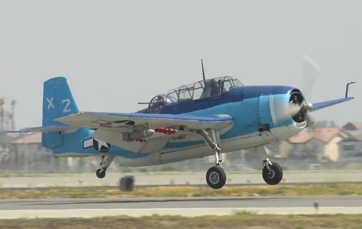 Unidentified — Single-engine aircraft