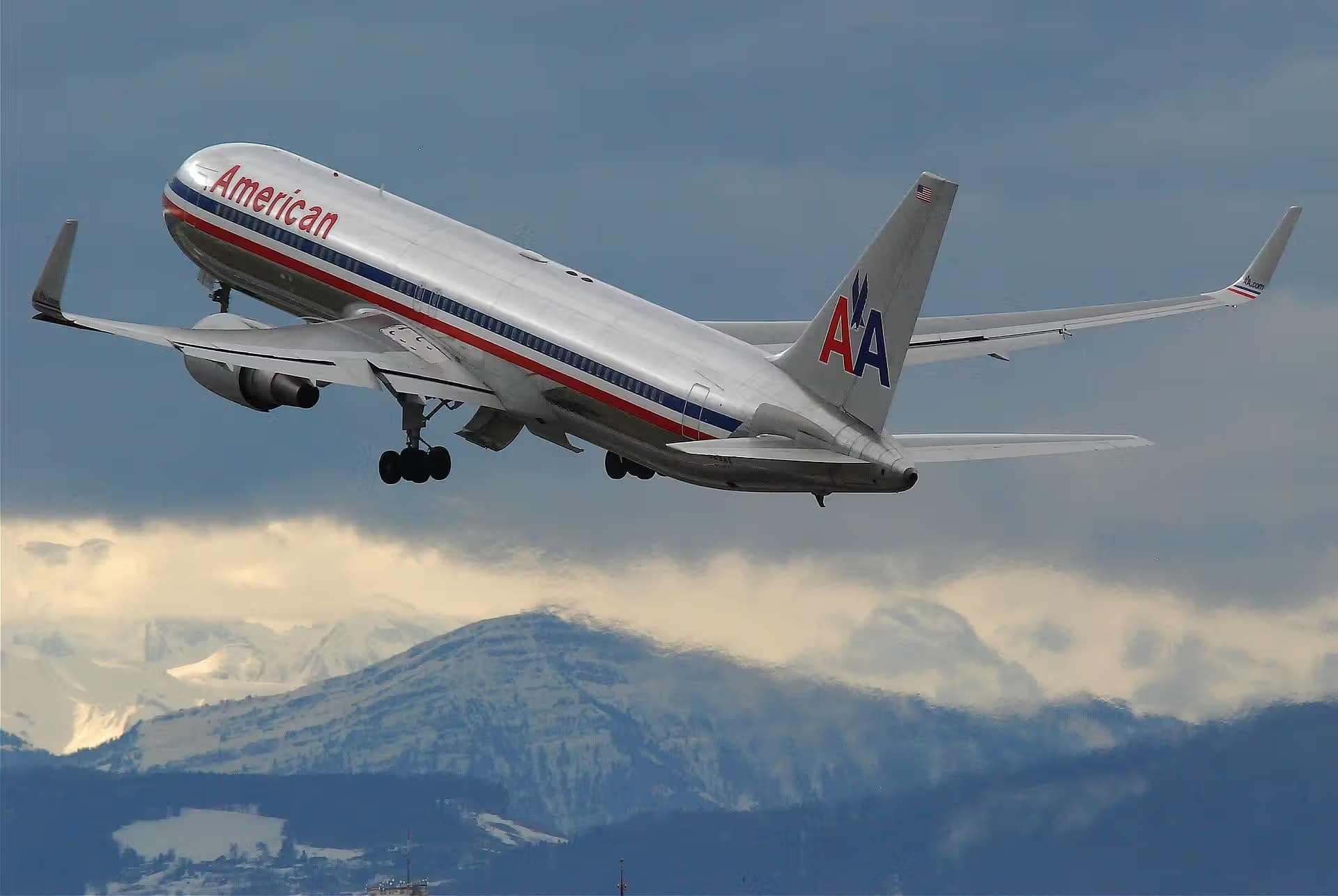N389AA — Twin-engine aircraft