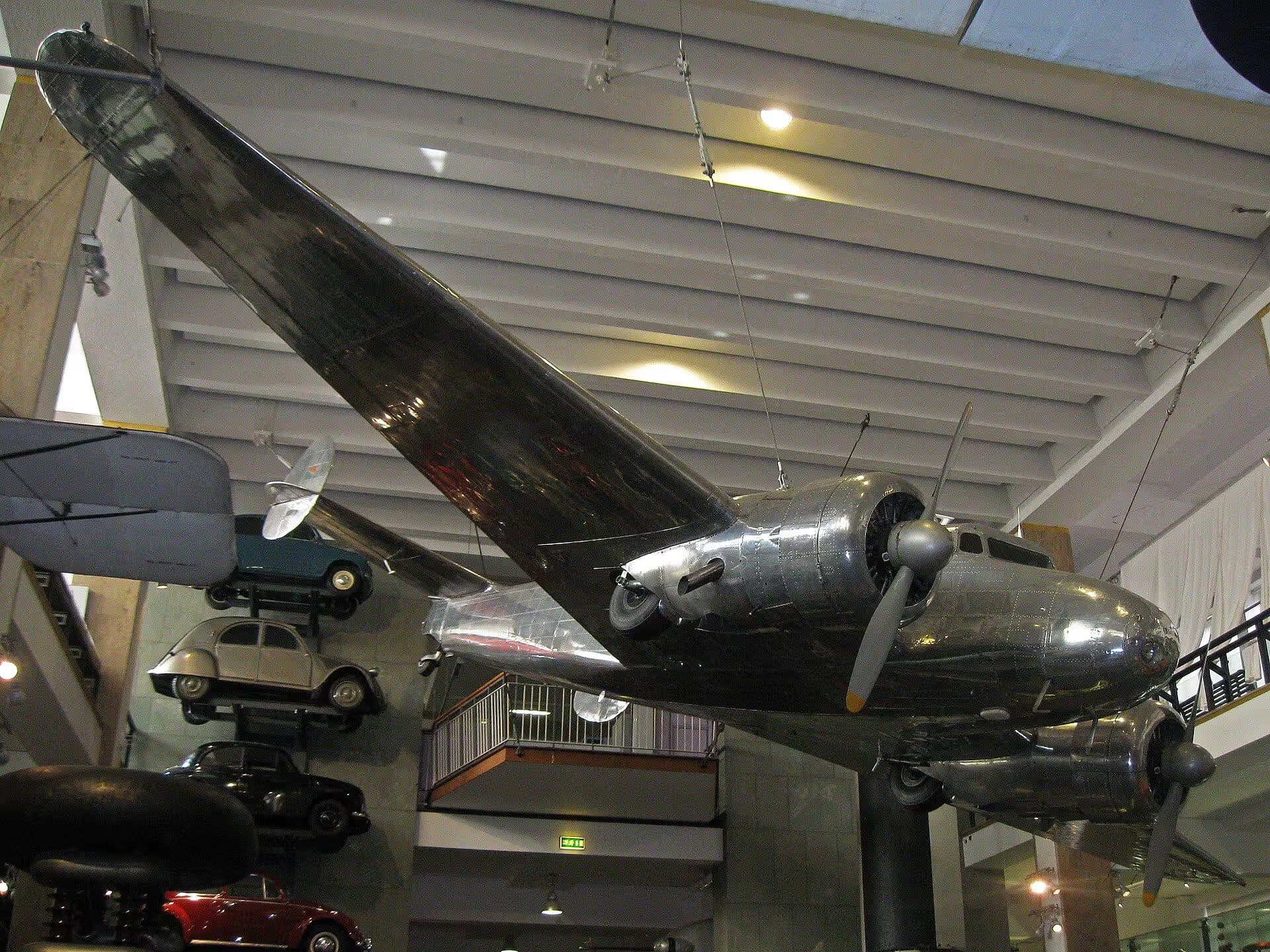 Unidentified — Twin-engine aircraft