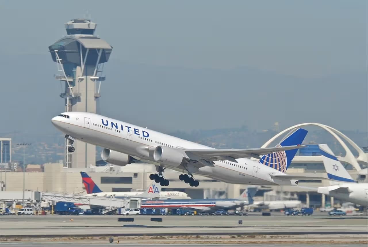 N225UA — Twin-engine aircraft