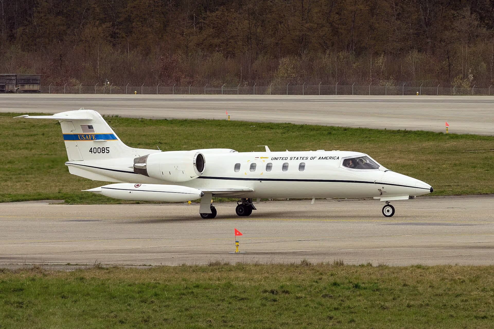Unidentified — Business jet