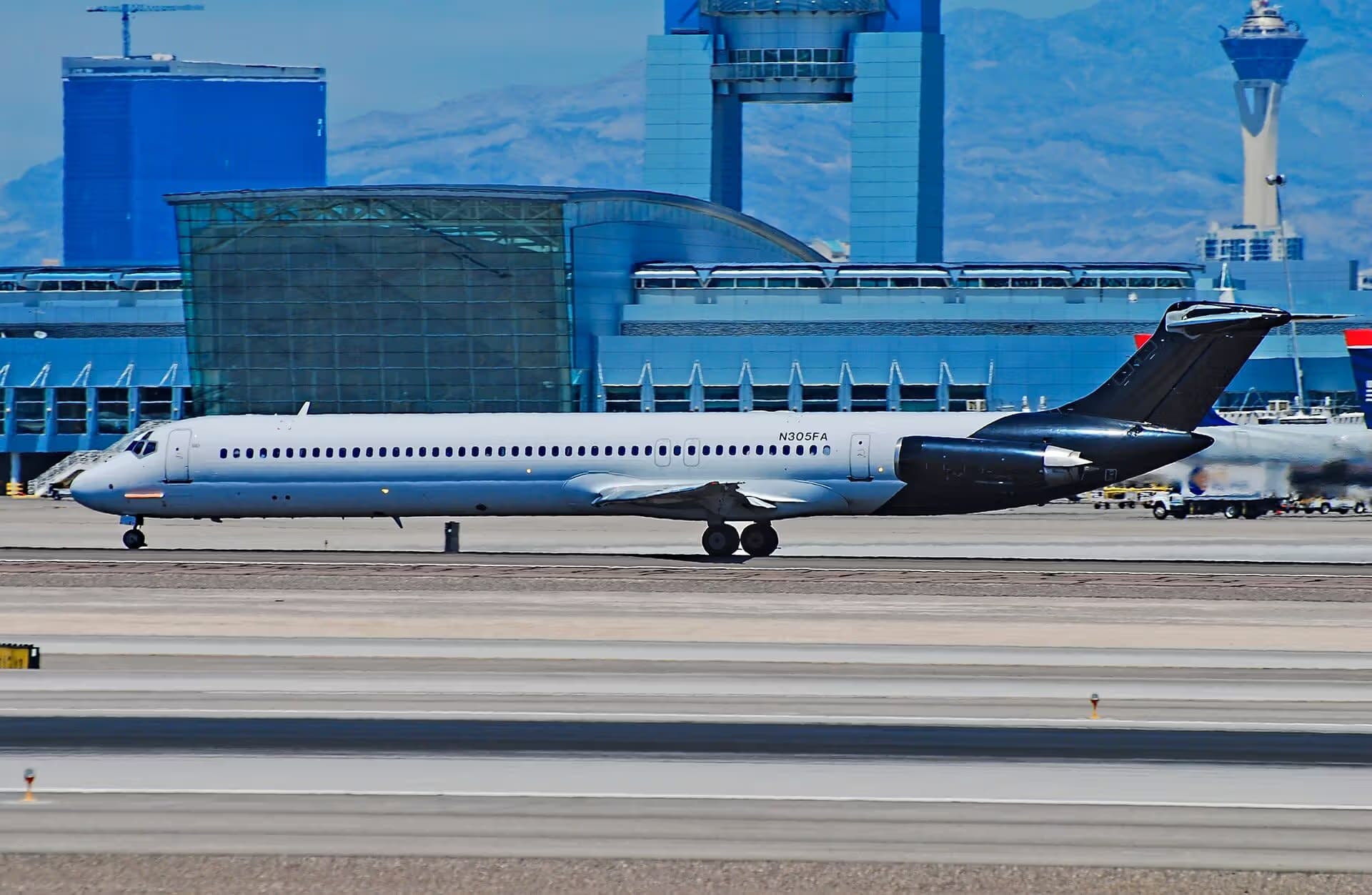 N305FA — Douglas
