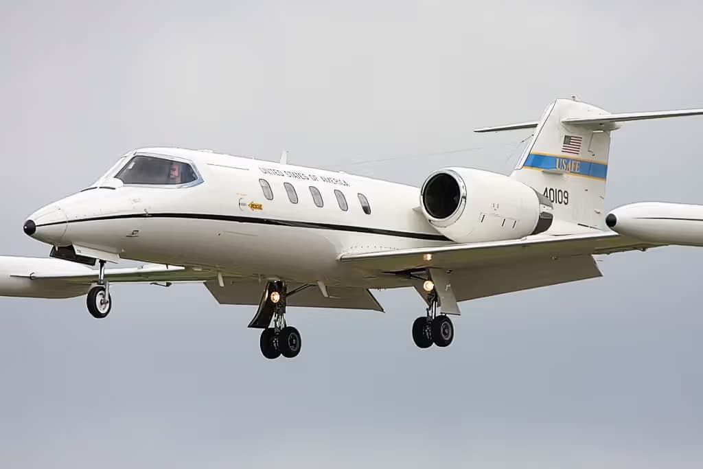Unidentified — Business jet