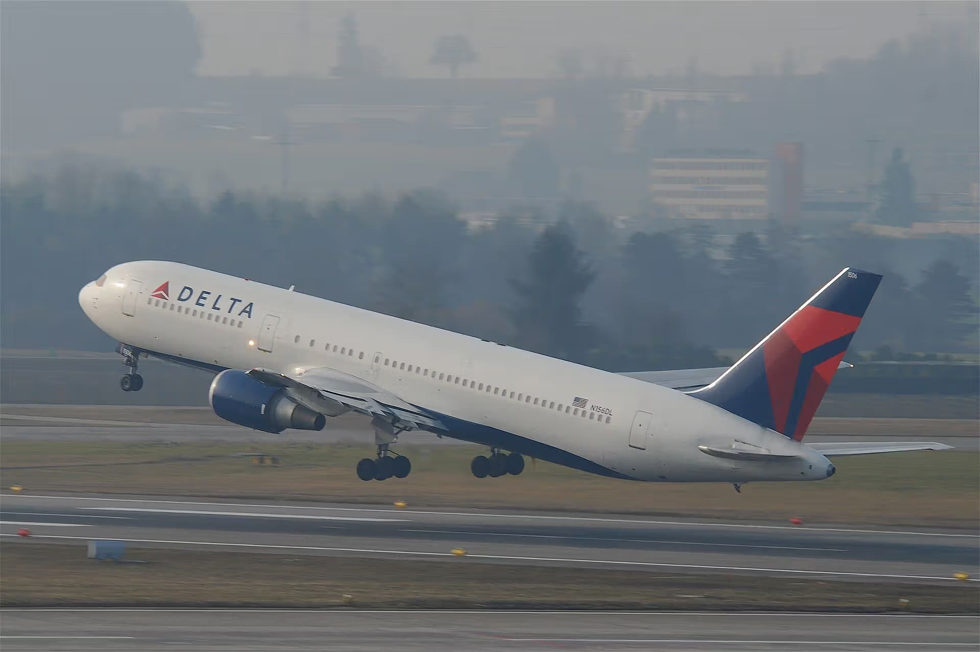 N156DL — Twin-engine aircraft