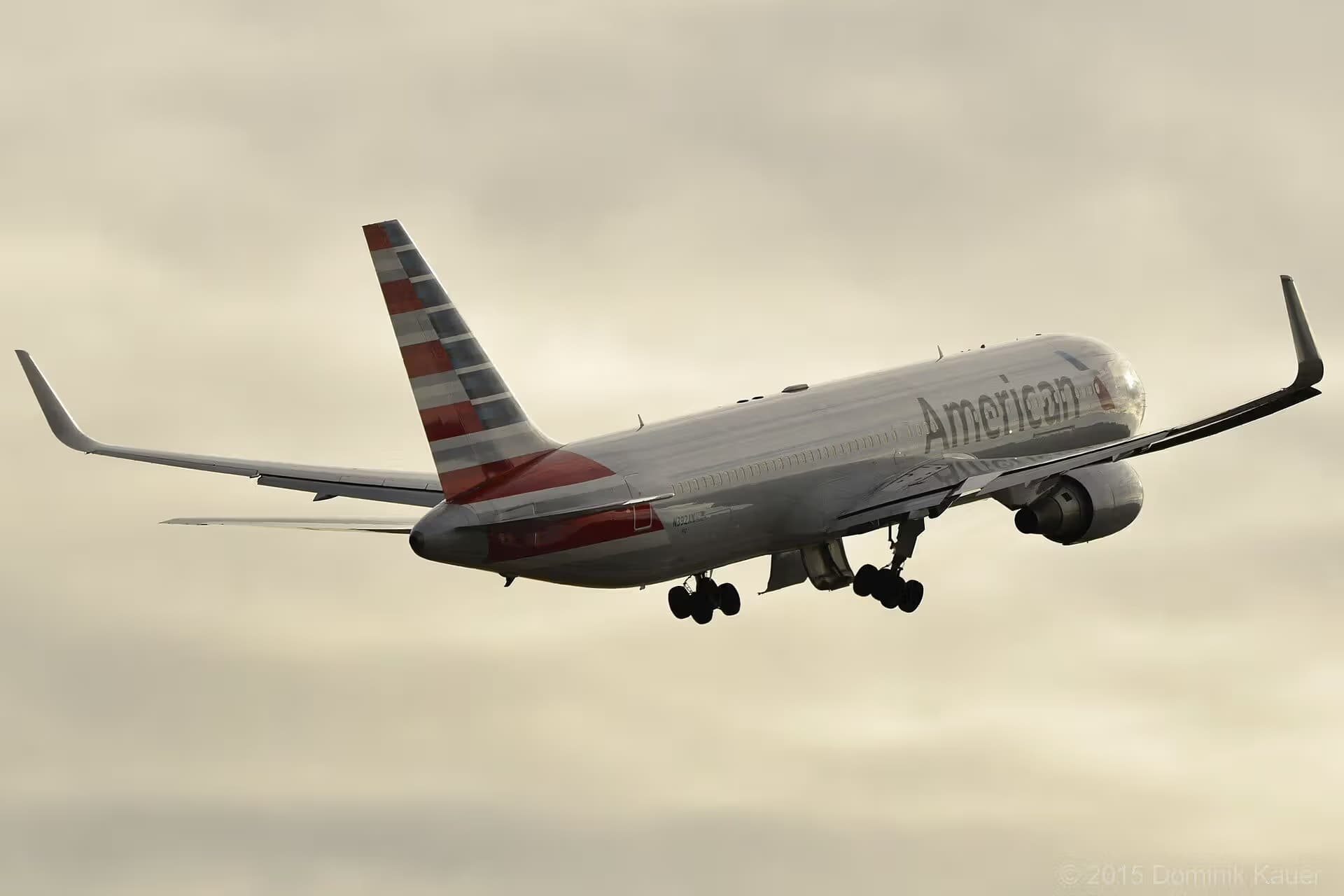N392AN — Twin-engine aircraft