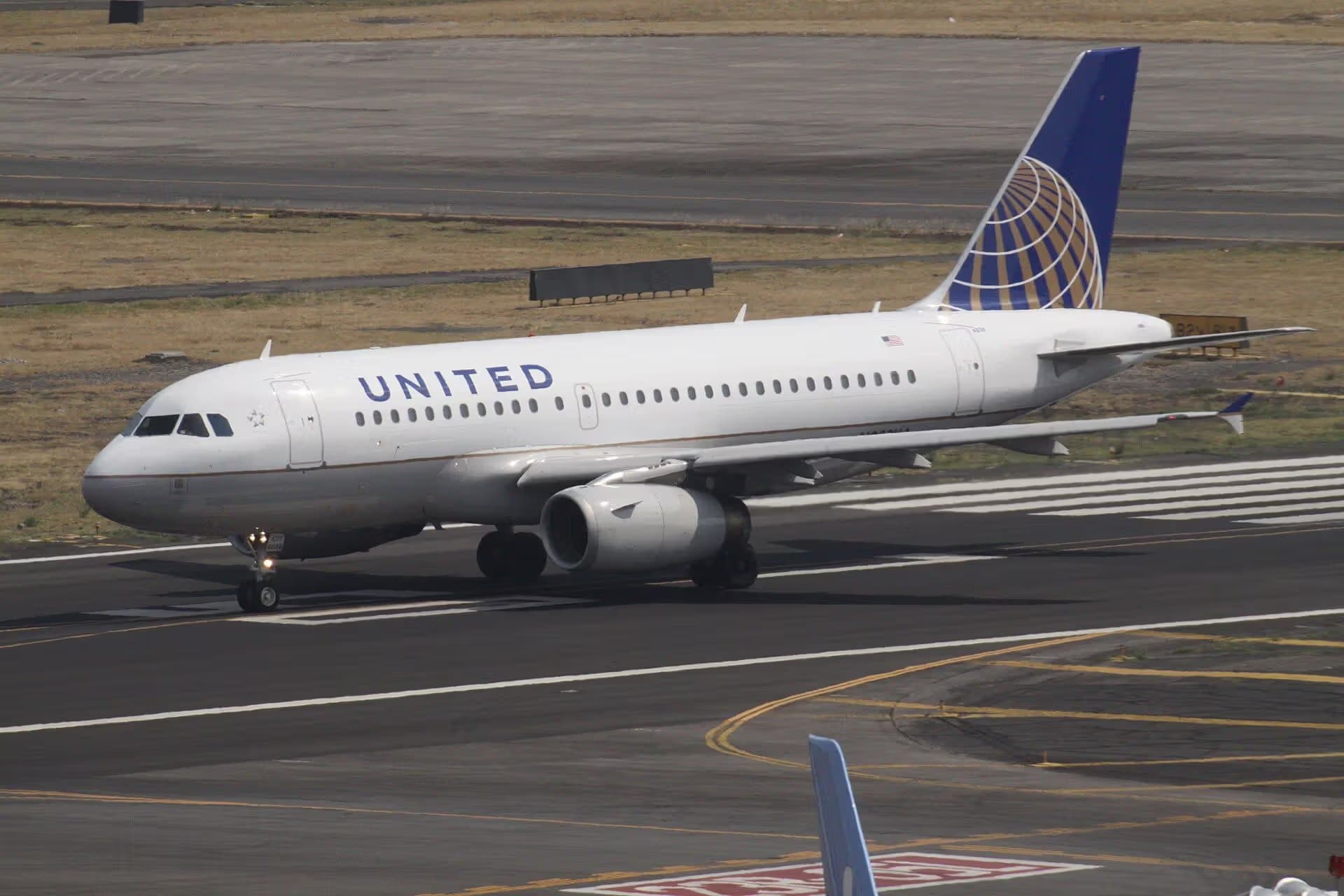 N838UA — Airbus