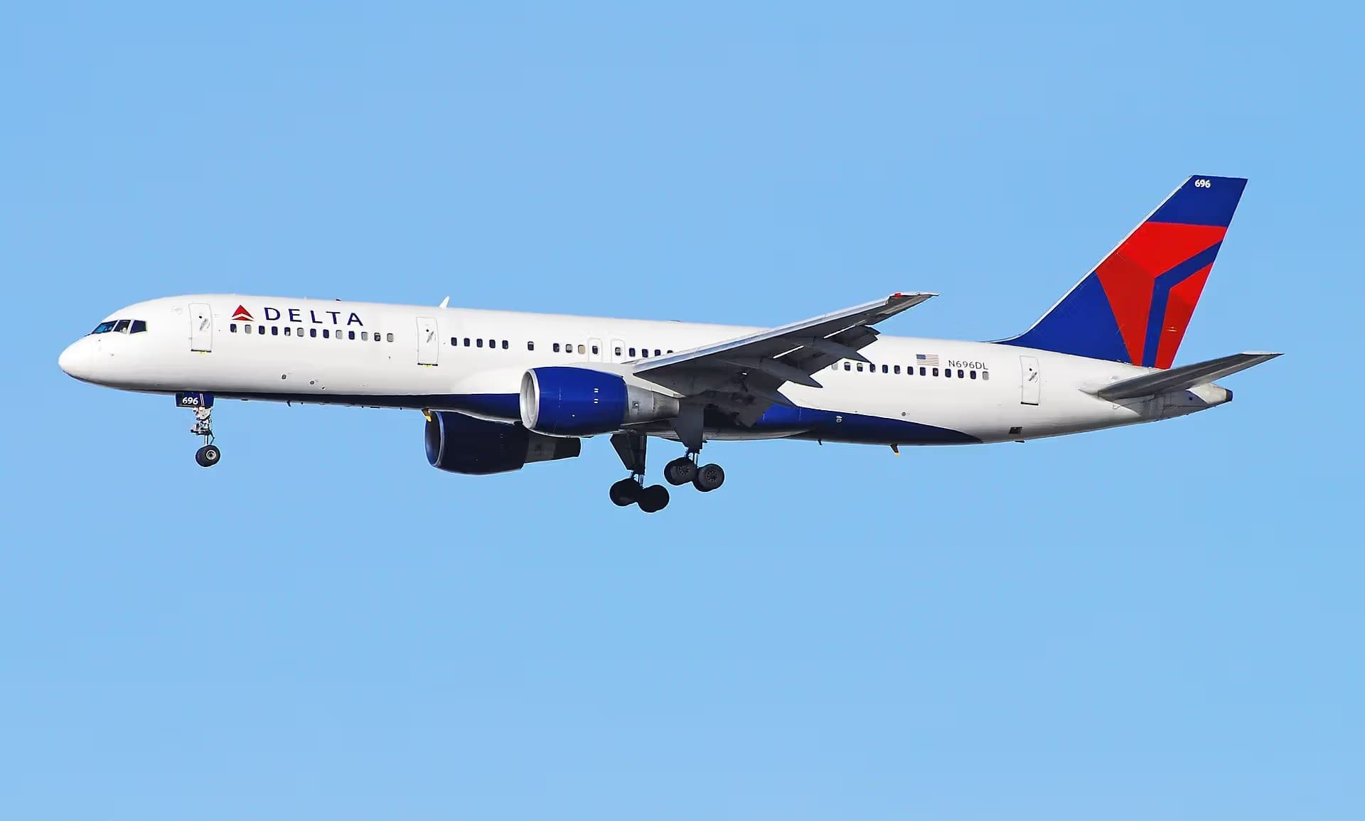 N696DL — Boeing