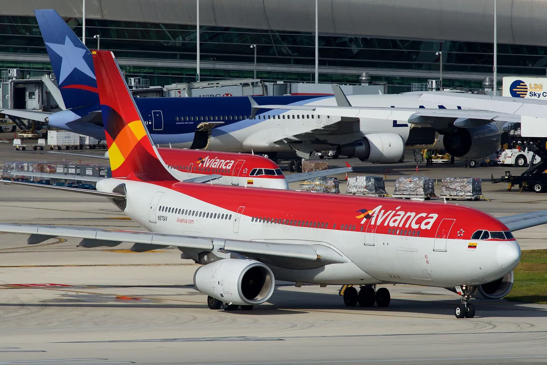 N975AV — Airbus