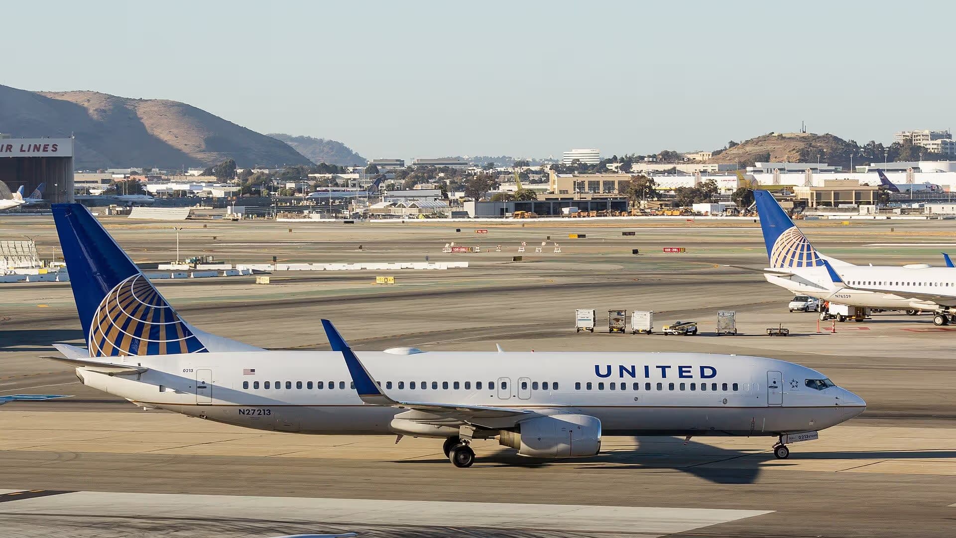 N27213 — Boeing at San Francisco International Airport
