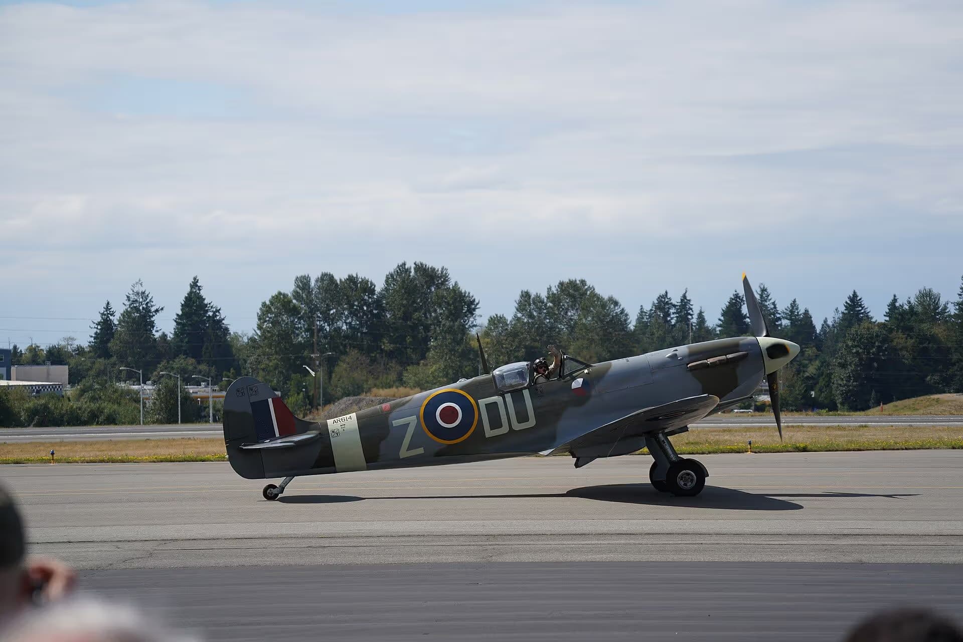 Unidentified — Single-engine aircraft