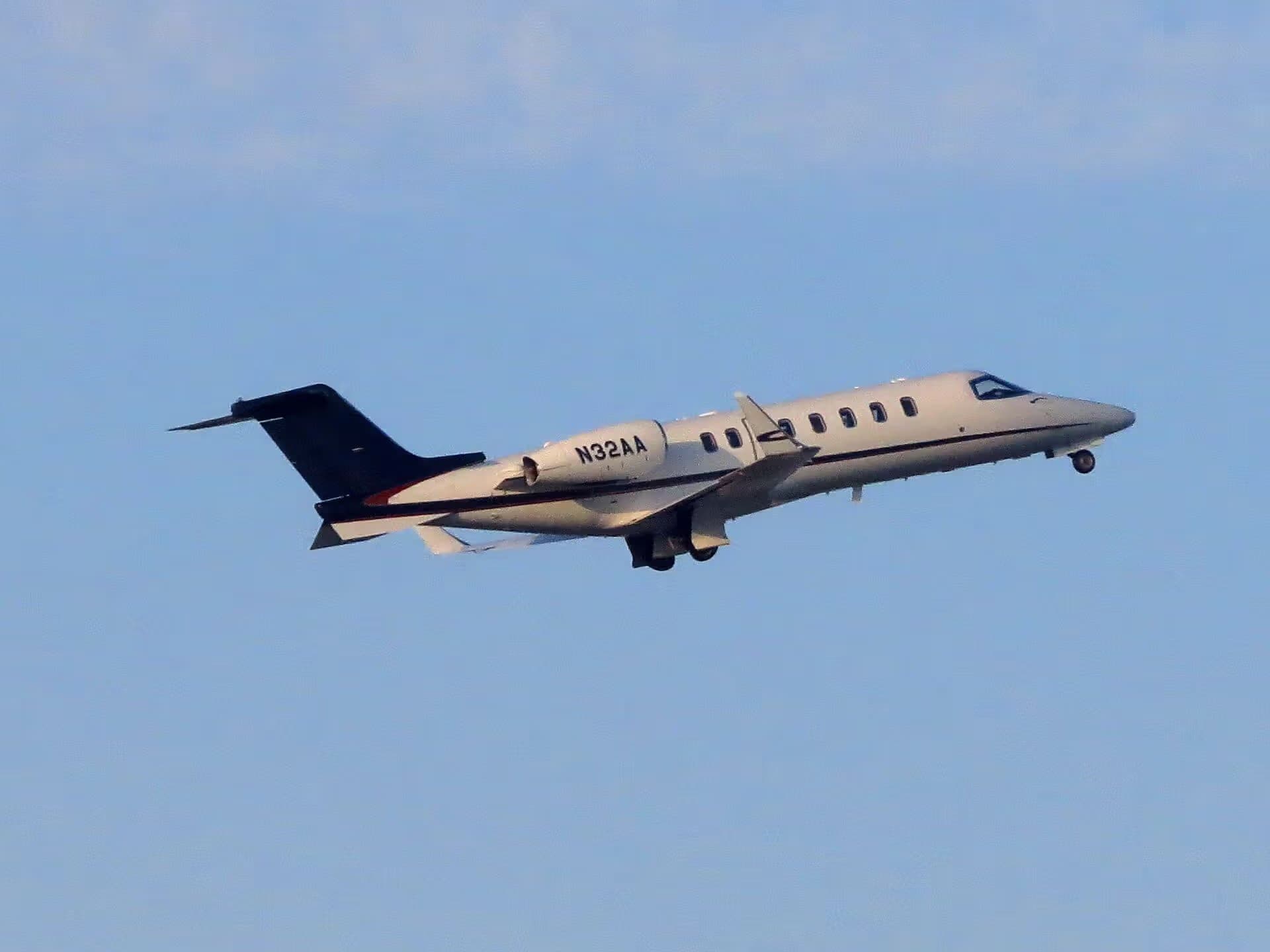 N32AA — Business jet