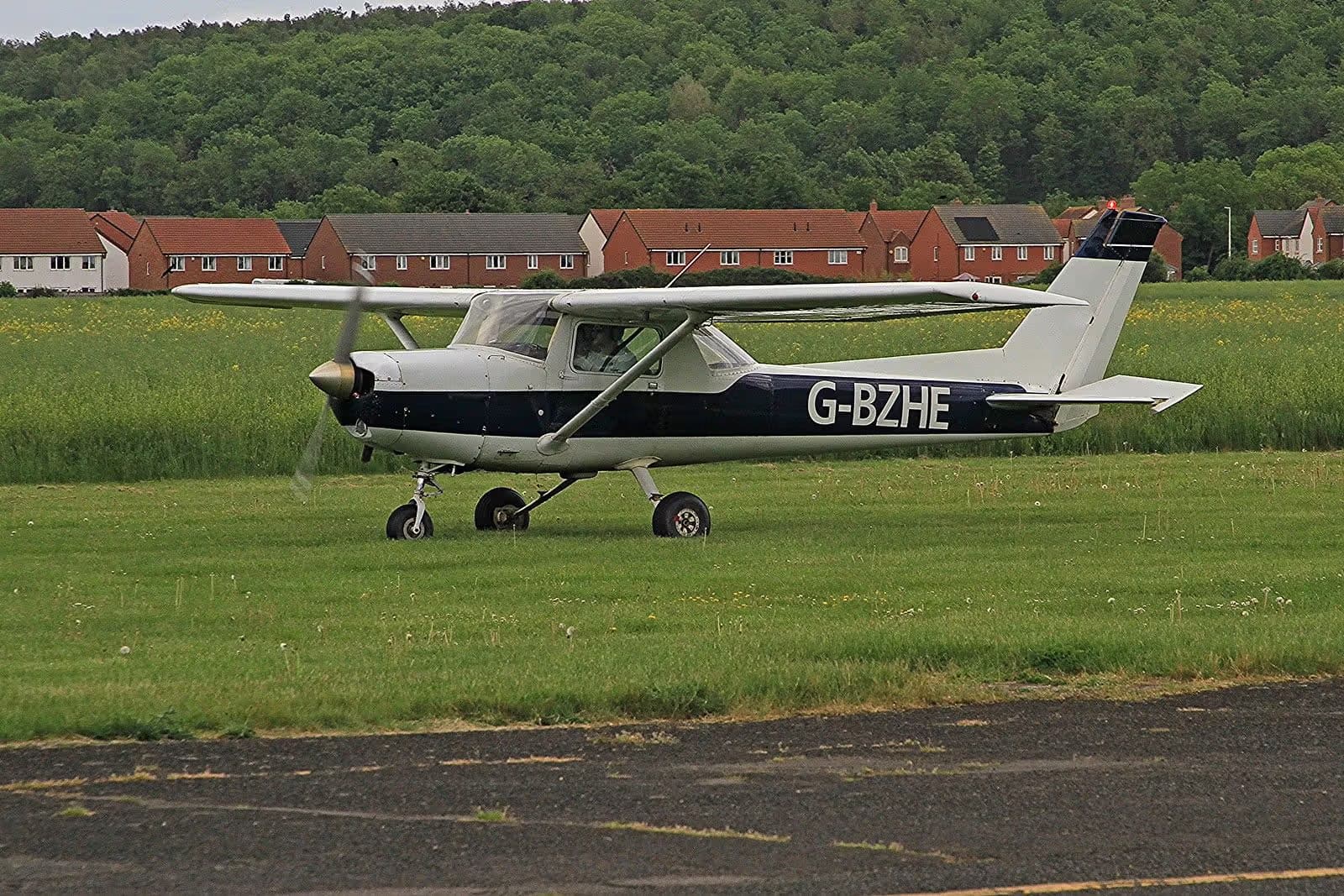 G-BZHE — Cessna