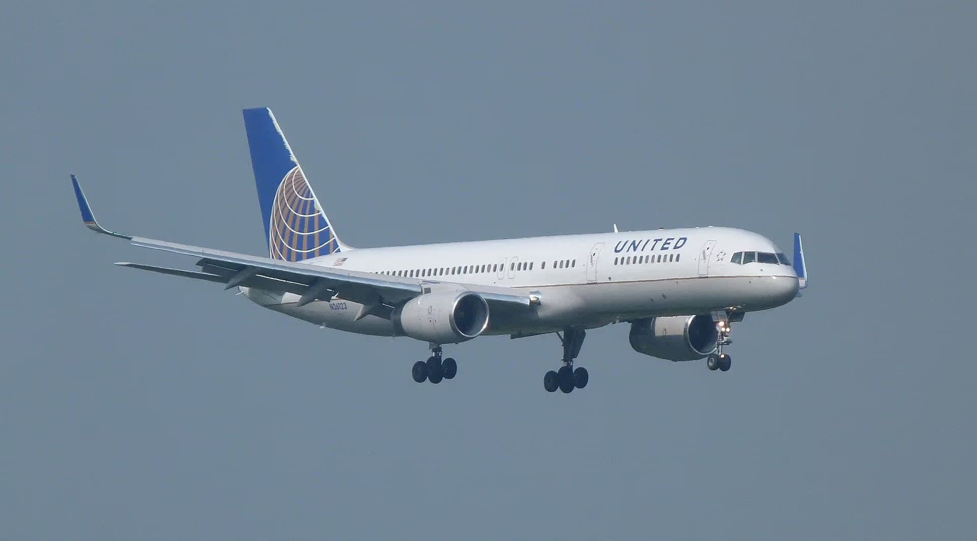 N26123 — Twin-engine aircraft
