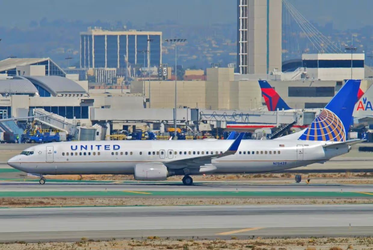 N75429 — Twin-engine aircraft