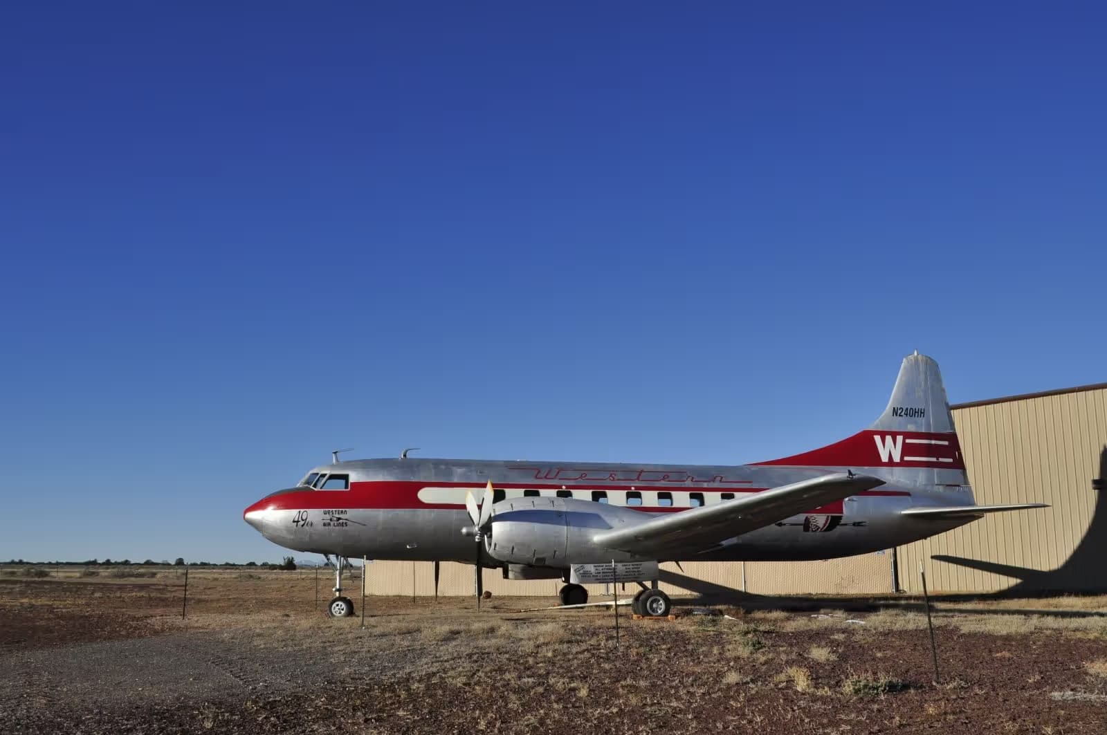 N240HH — Twin-engine aircraft