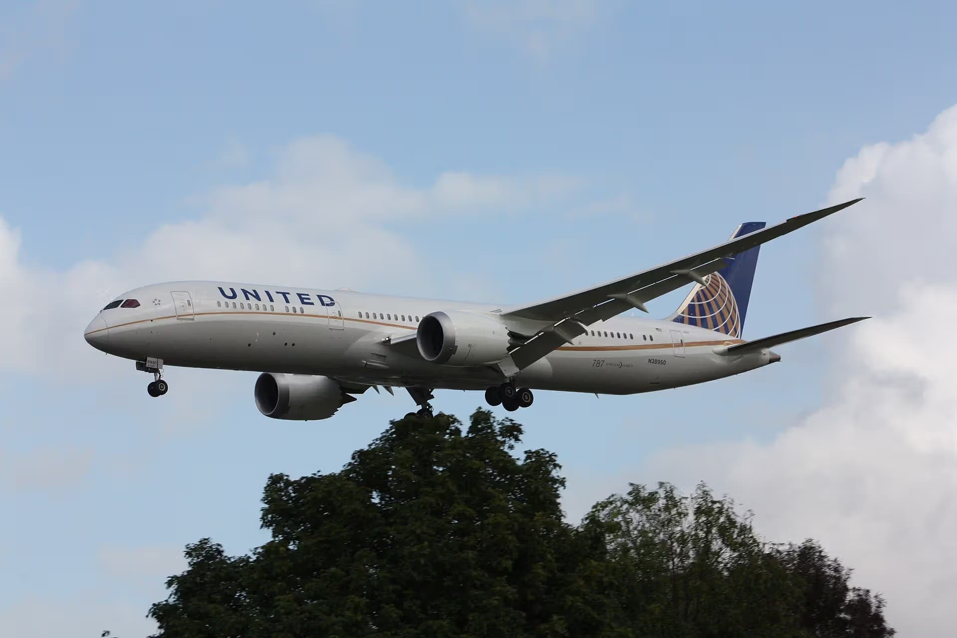 N38950 — Boeing