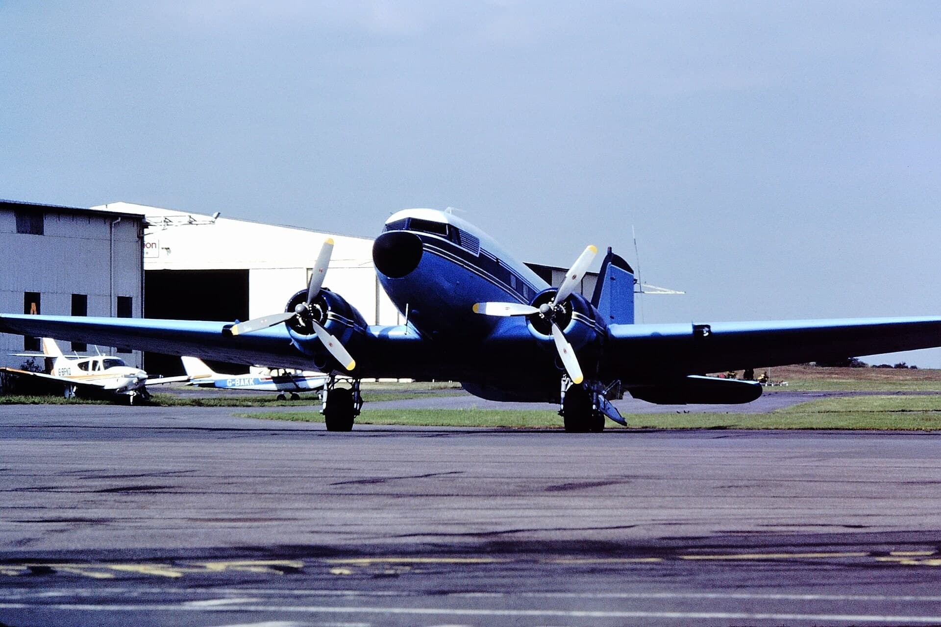 N88YA — Douglas