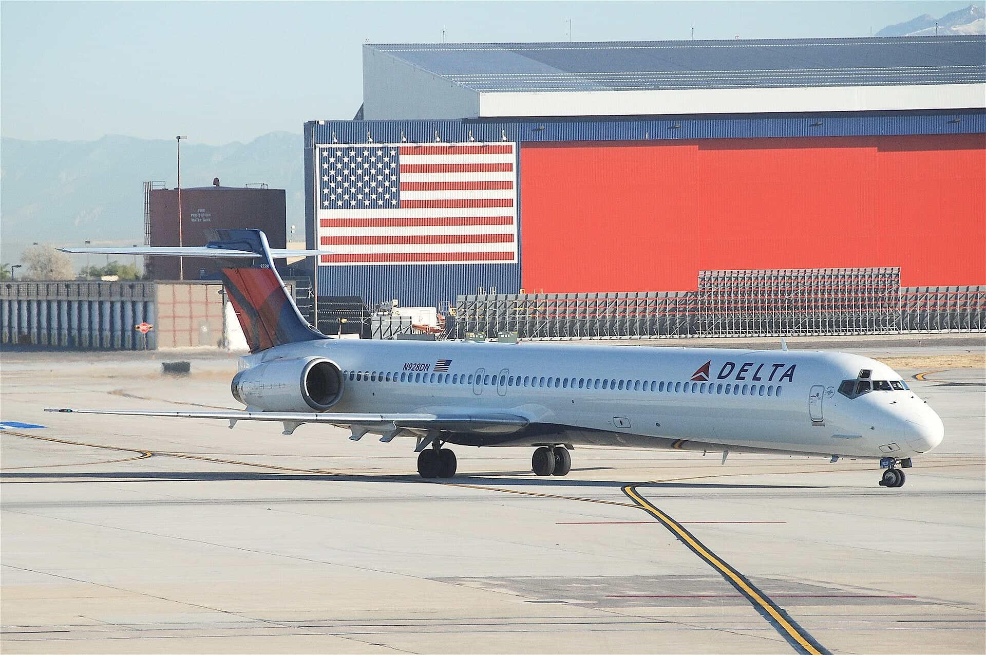 N928DN — Twin-engine aircraft