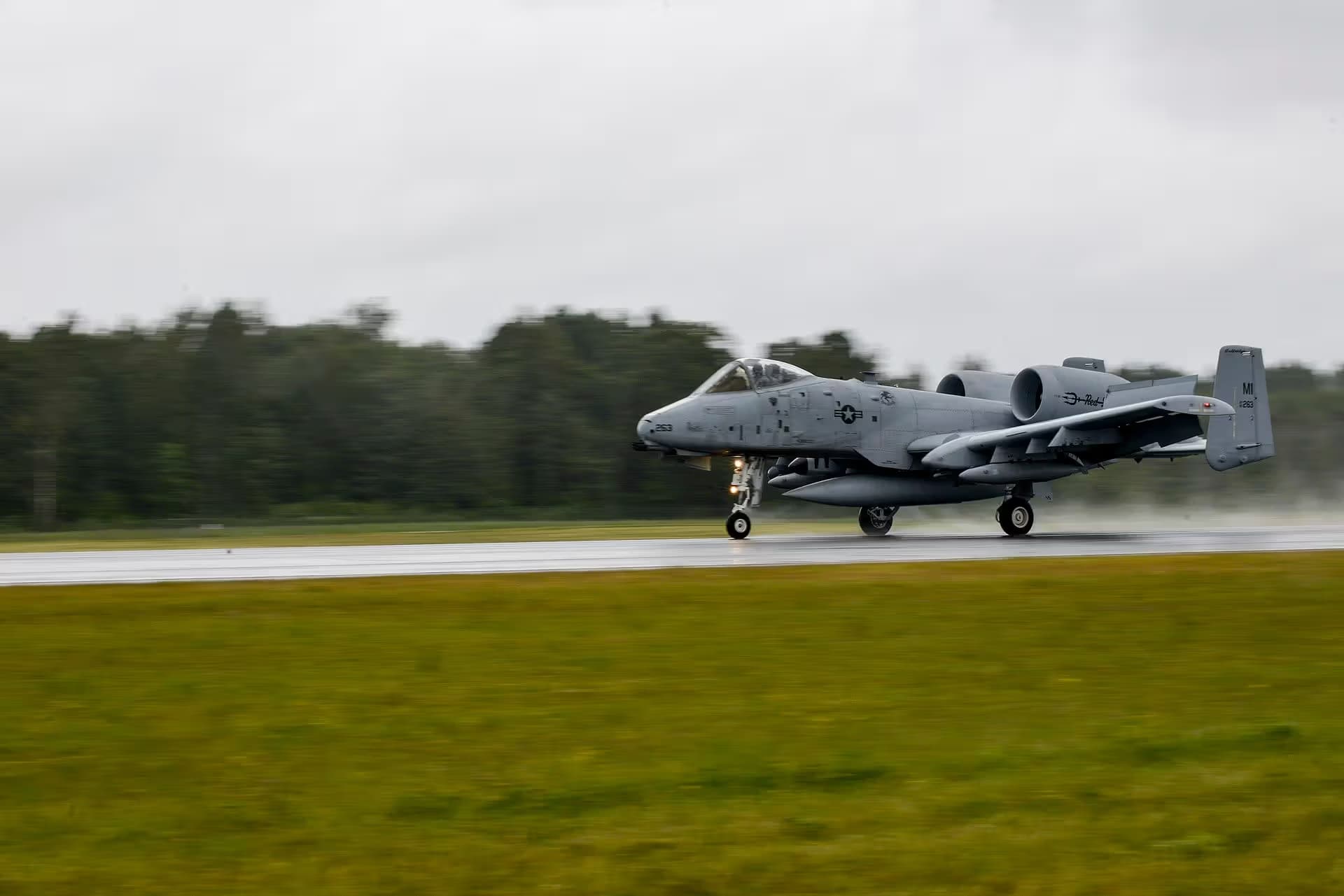 Unidentified — Twin-engine aircraft