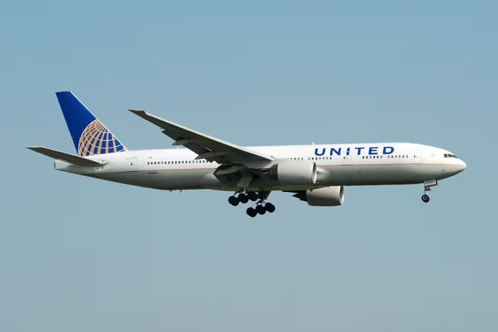 N788UA — Twin-engine aircraft