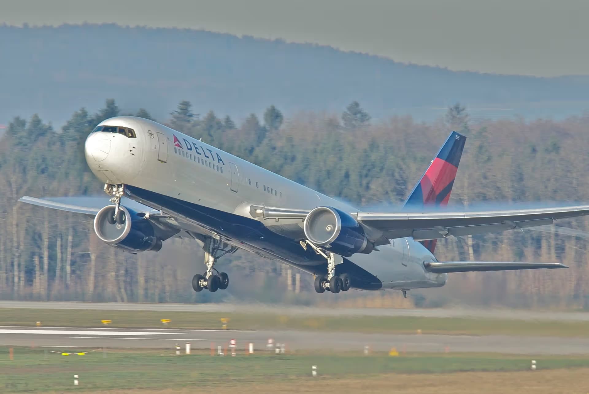 N155DL — Twin-engine aircraft