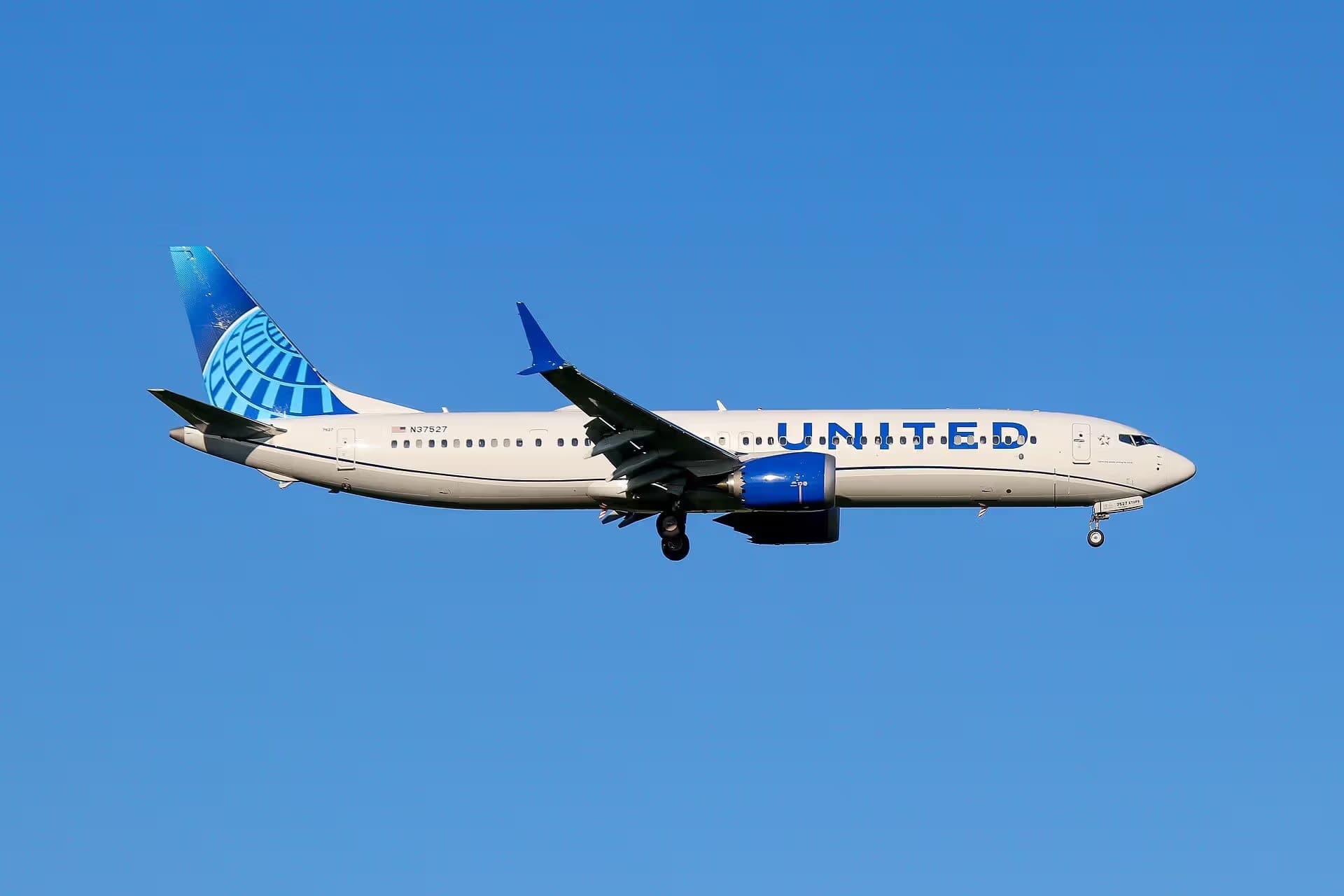 N37527 — Boeing