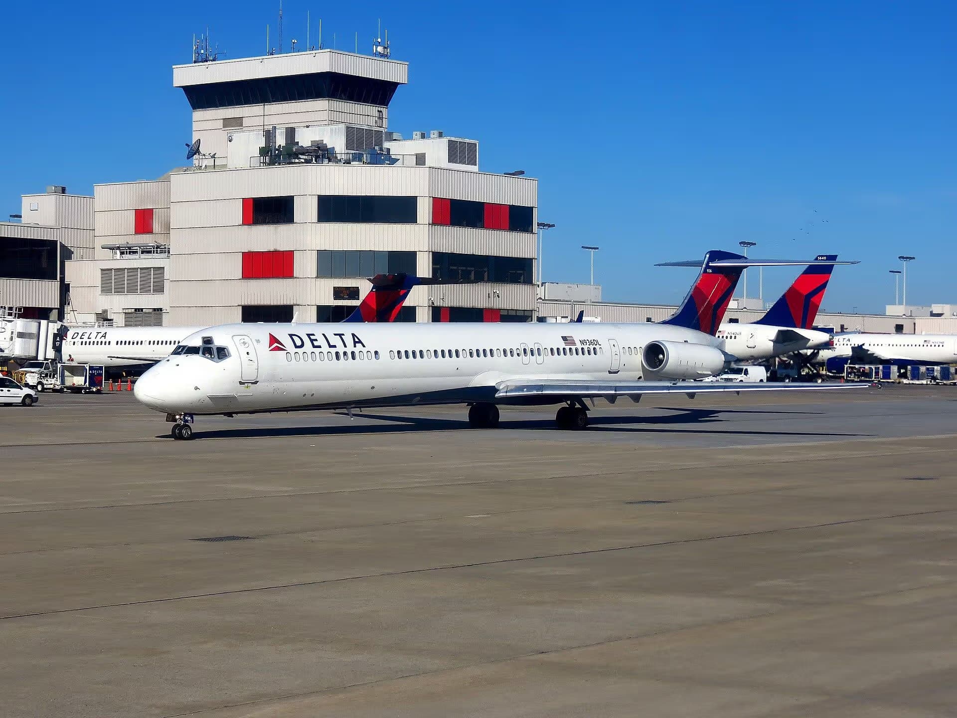 N936DL — Douglas